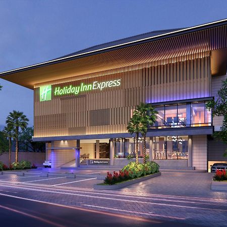 Holiday Inn Express Bali Sunset Road By Ihg Kuta Lombok Exteriör bild