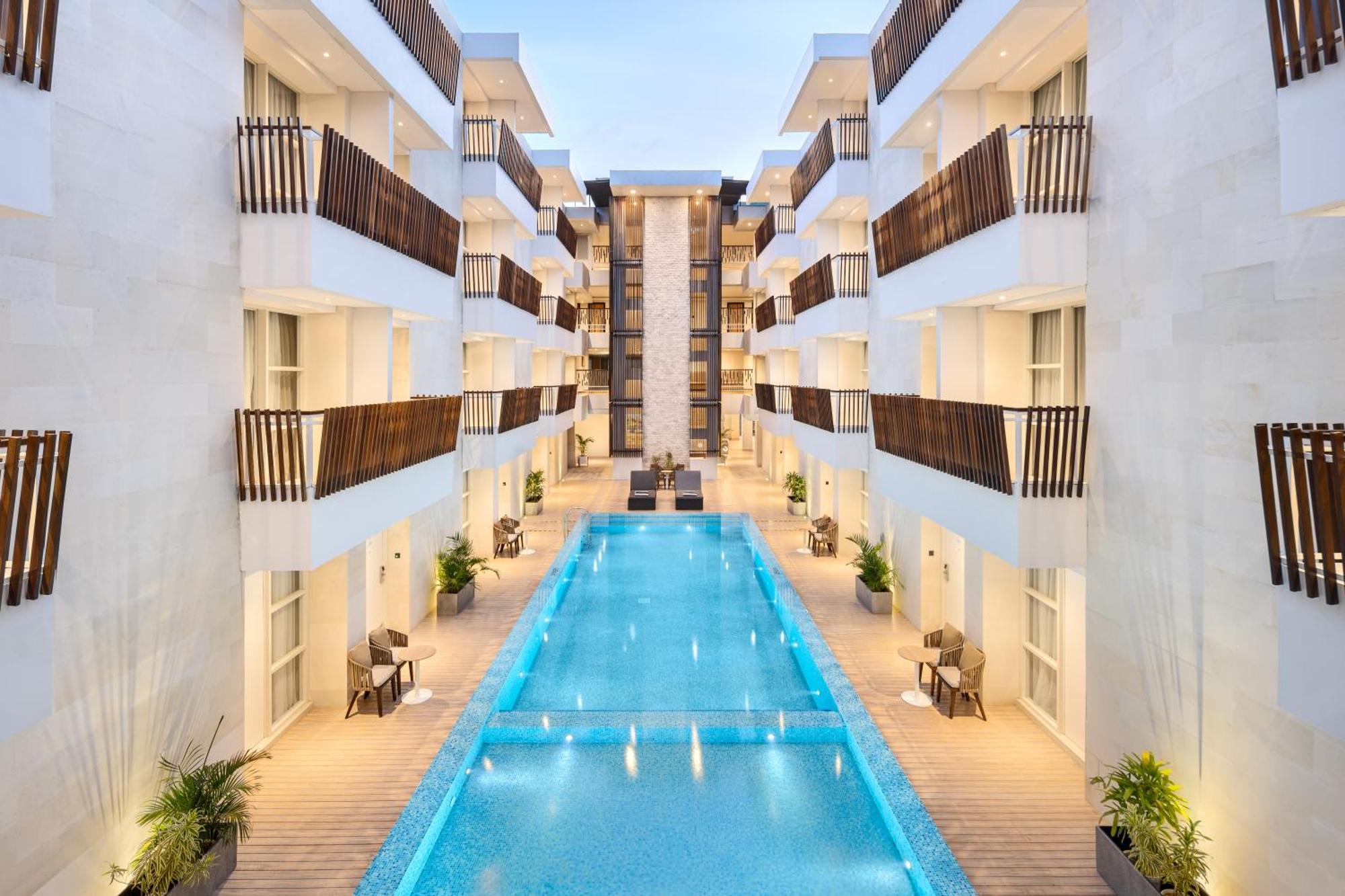 Holiday Inn Express Bali Sunset Road By Ihg Kuta Lombok Exteriör bild