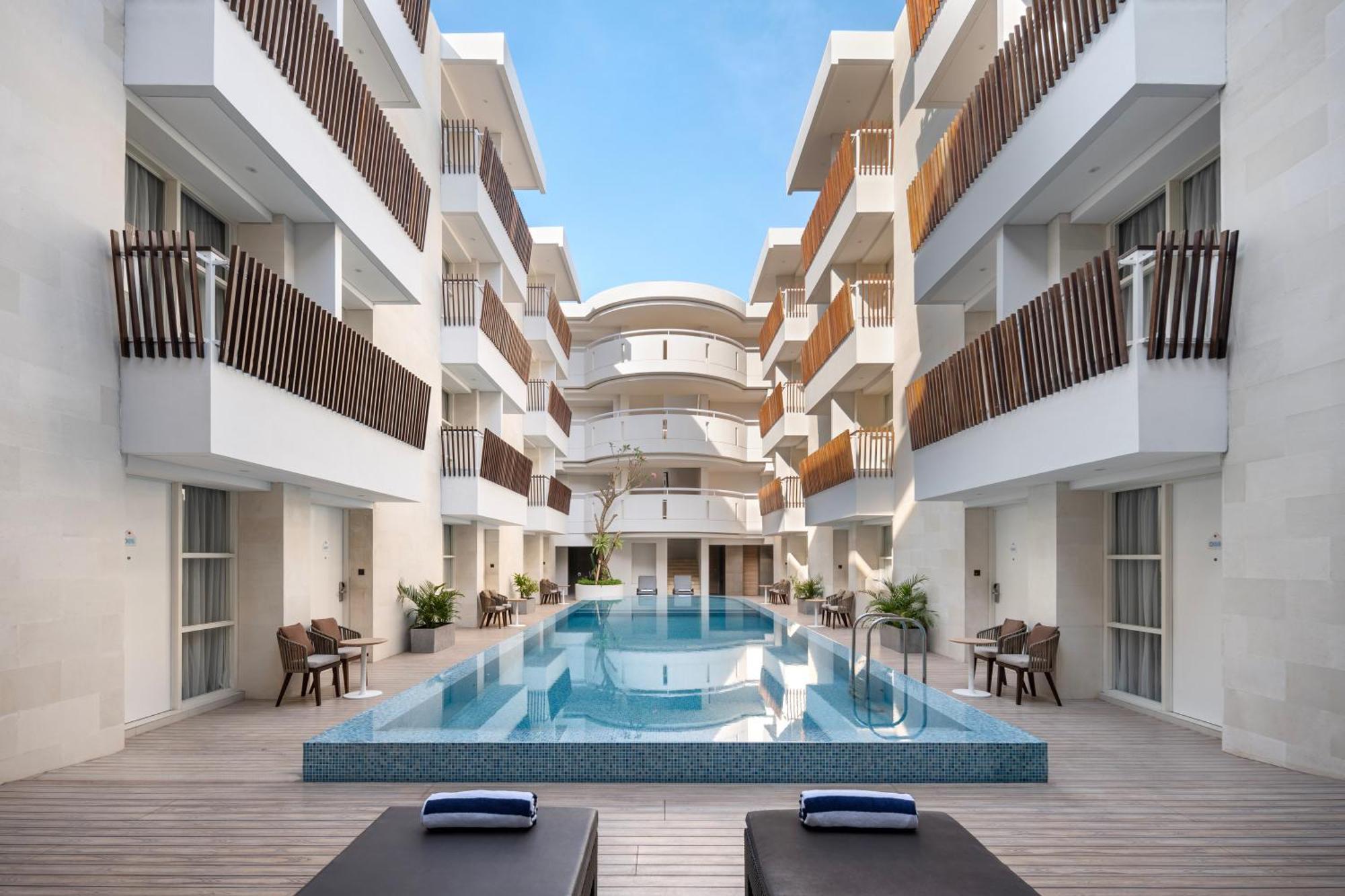Holiday Inn Express Bali Sunset Road By Ihg Kuta Lombok Exteriör bild