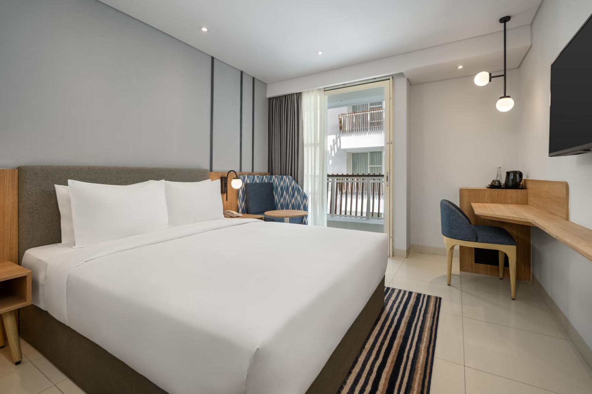 Holiday Inn Express Bali Sunset Road By Ihg Kuta Lombok Exteriör bild