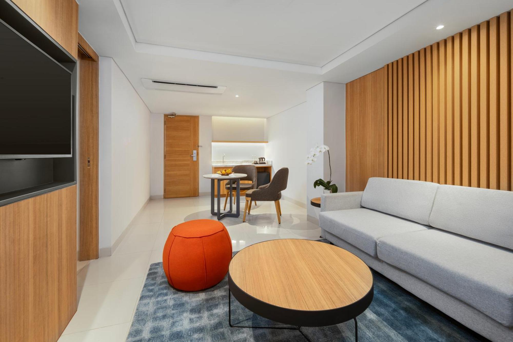 Holiday Inn Express Bali Sunset Road By Ihg Kuta Lombok Exteriör bild
