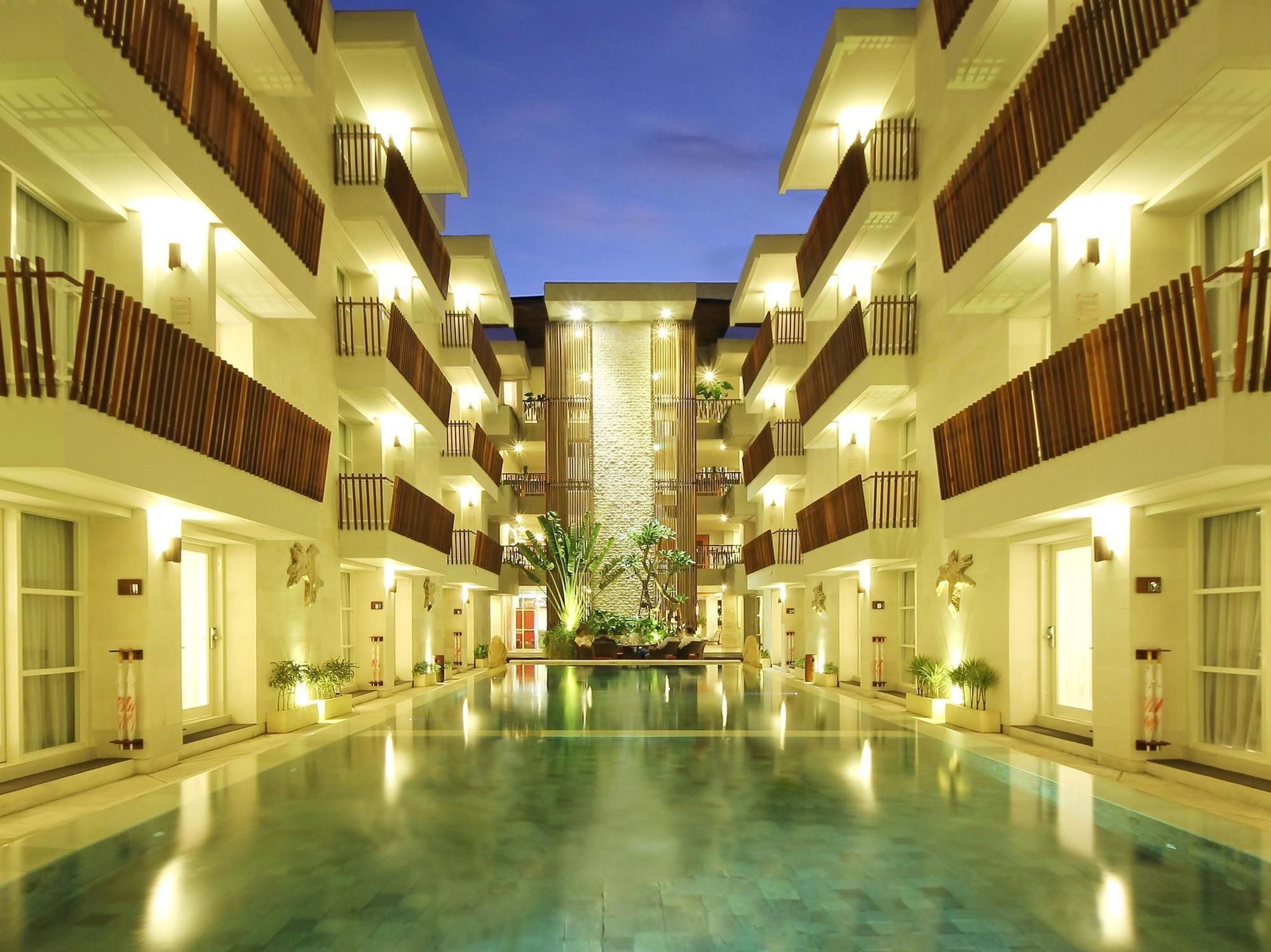 Holiday Inn Express Bali Sunset Road By Ihg Kuta Lombok Exteriör bild
