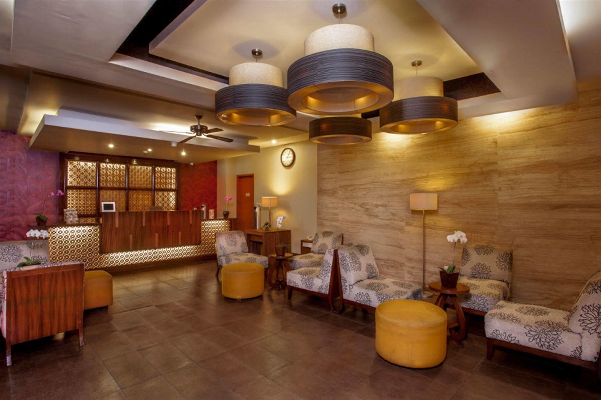 Holiday Inn Express Bali Sunset Road By Ihg Kuta Lombok Exteriör bild