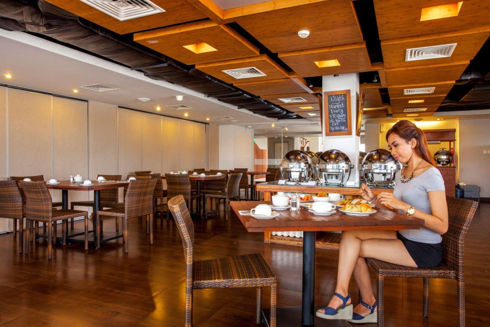 Holiday Inn Express Bali Sunset Road By Ihg Kuta Lombok Exteriör bild