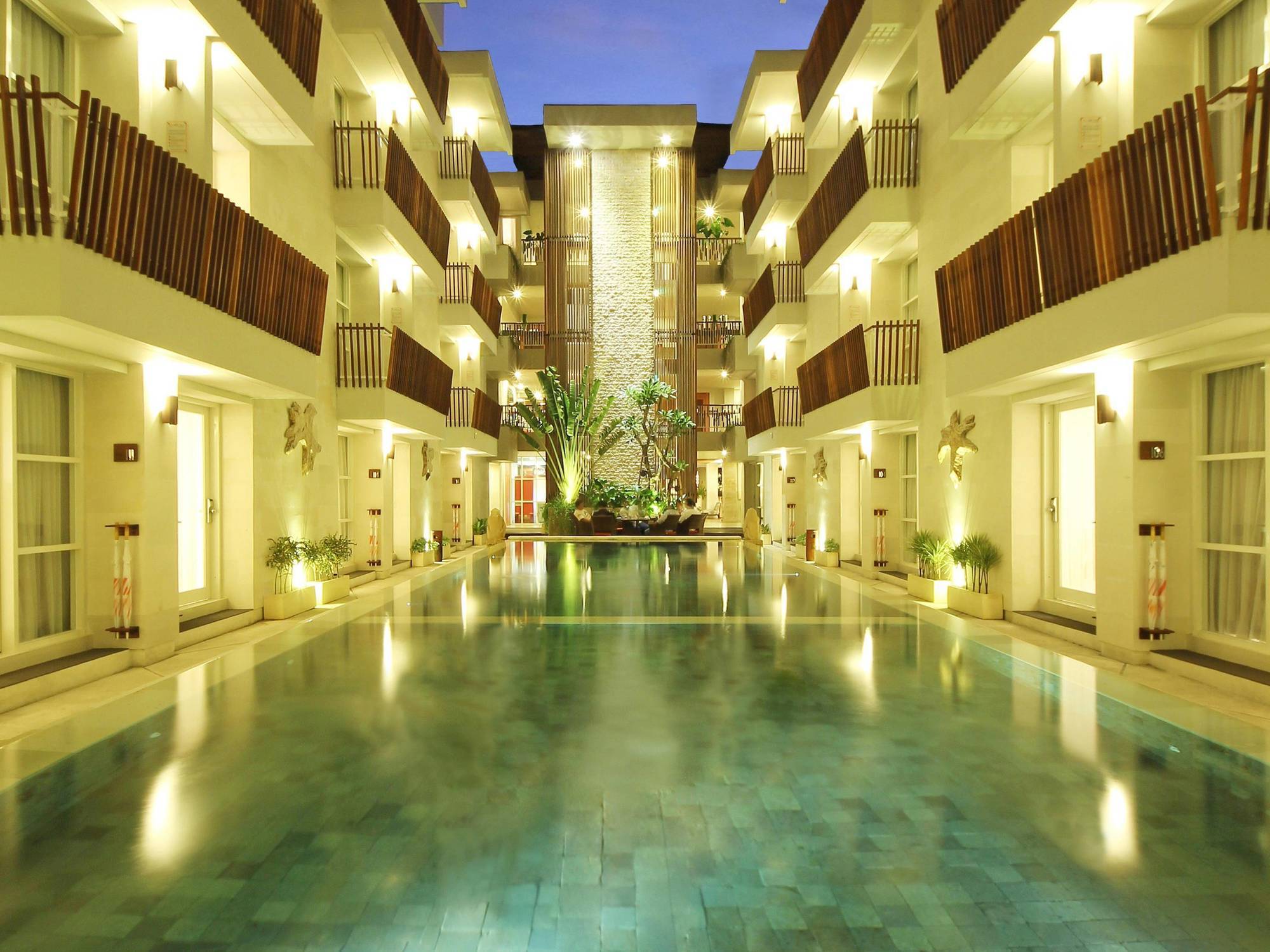 Holiday Inn Express Bali Sunset Road By Ihg Kuta Lombok Exteriör bild