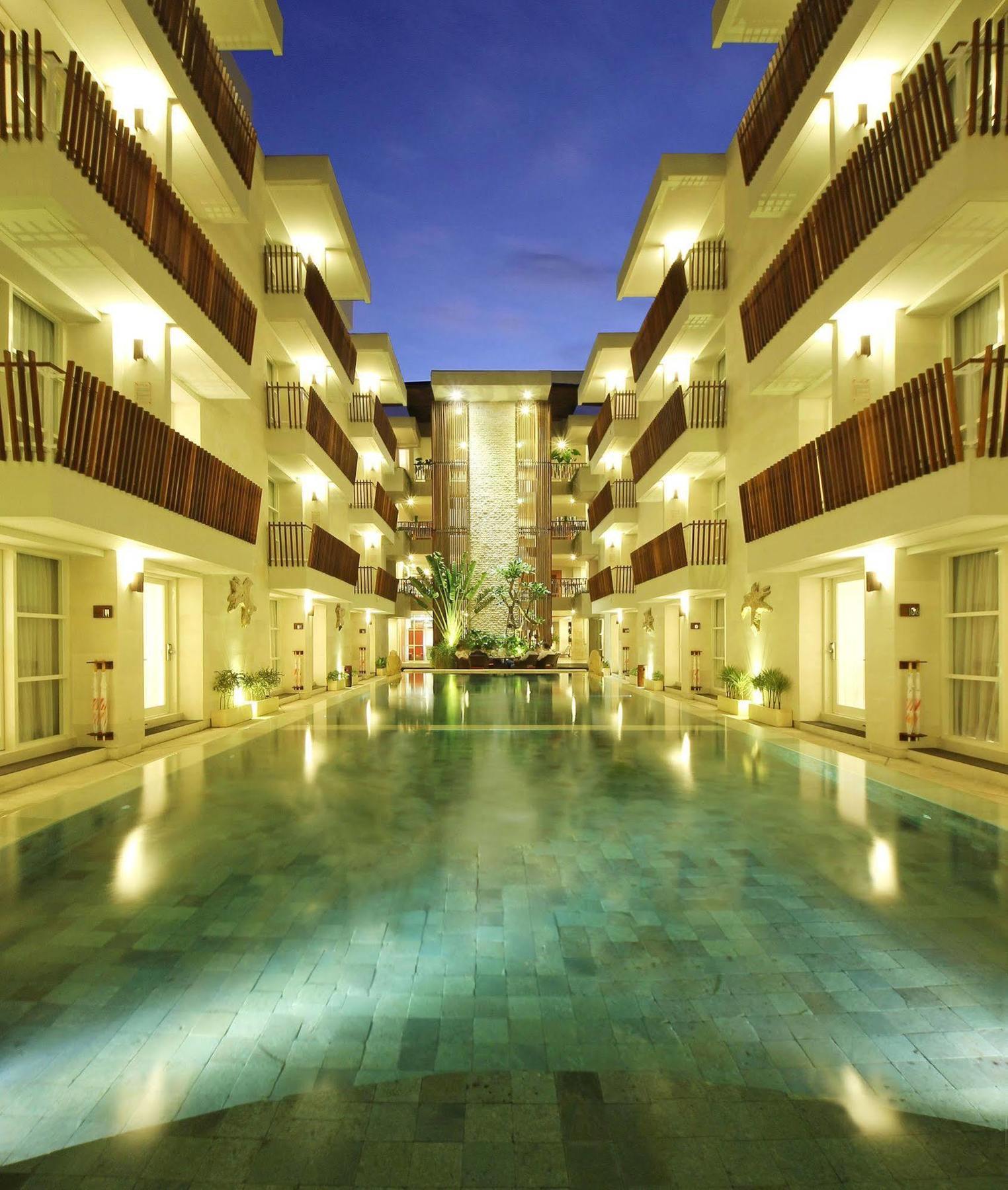 Holiday Inn Express Bali Sunset Road By Ihg Kuta Lombok Exteriör bild