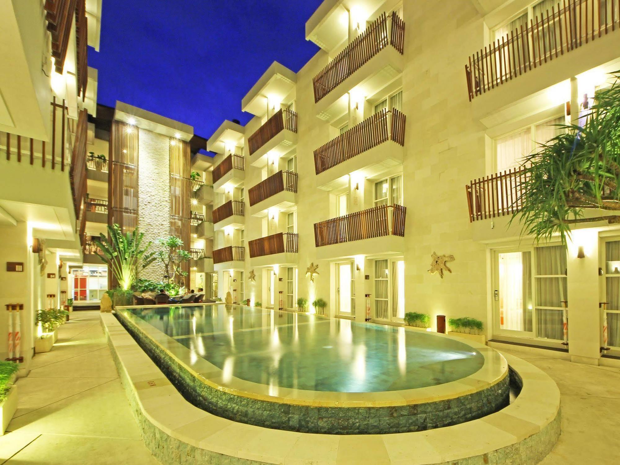 Holiday Inn Express Bali Sunset Road By Ihg Kuta Lombok Exteriör bild