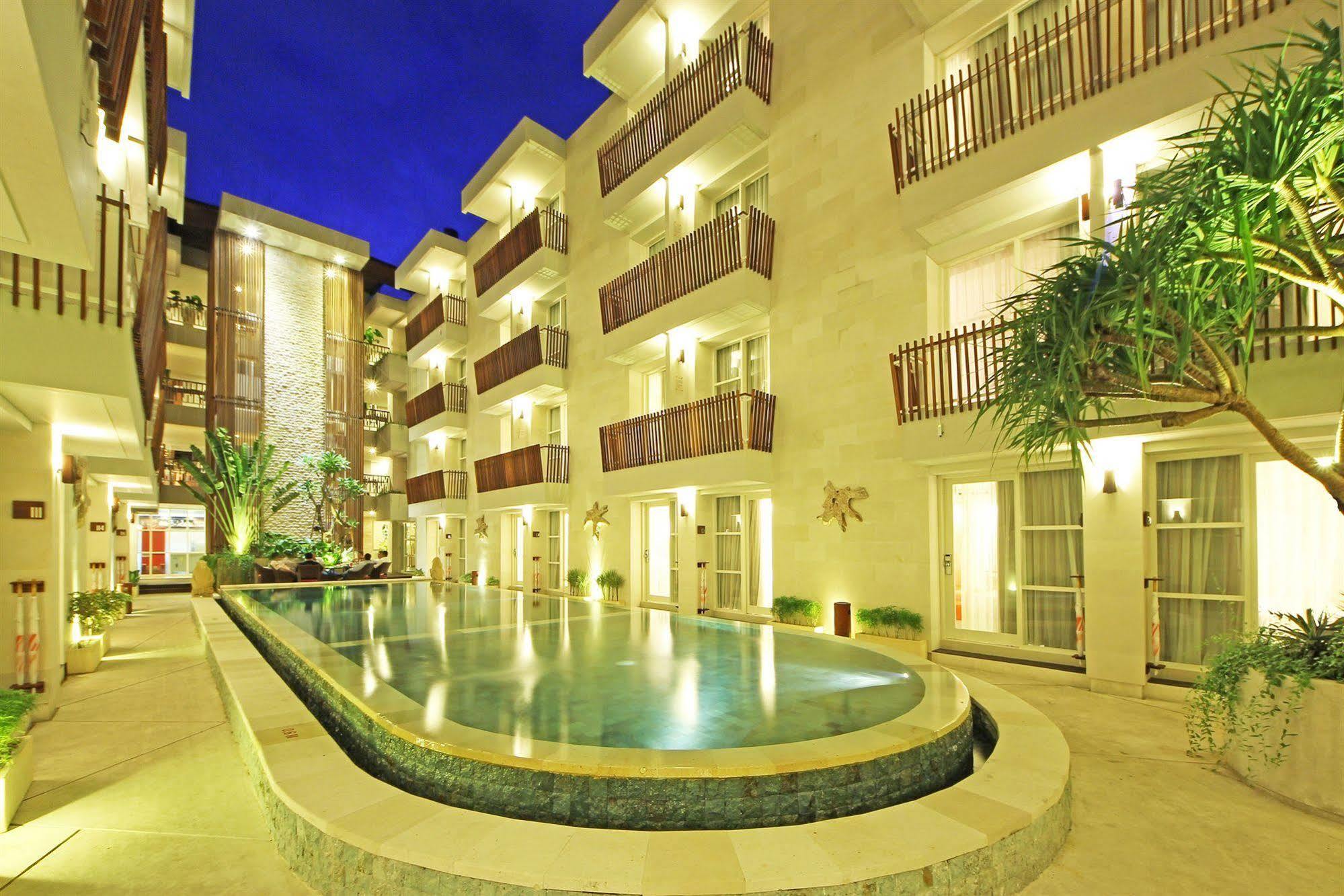 Holiday Inn Express Bali Sunset Road By Ihg Kuta Lombok Exteriör bild