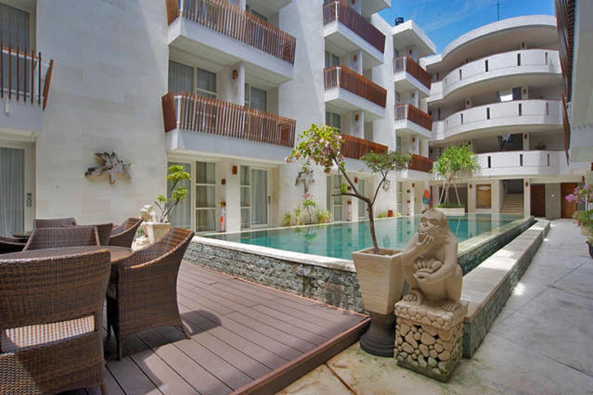 Holiday Inn Express Bali Sunset Road By Ihg Kuta Lombok Exteriör bild