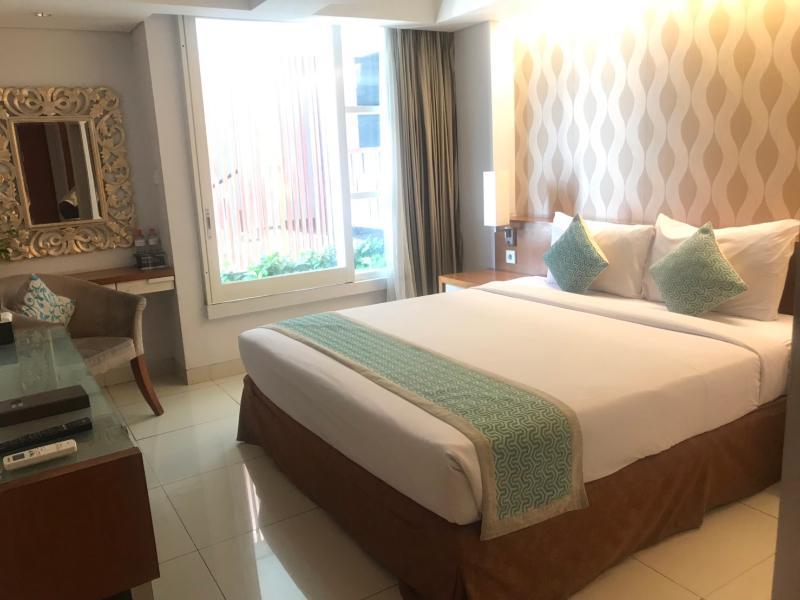 Holiday Inn Express Bali Sunset Road By Ihg Kuta Lombok Exteriör bild