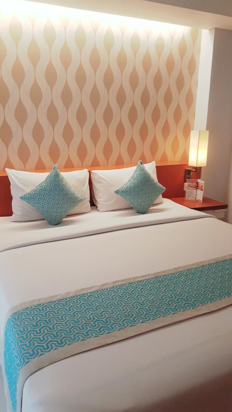 Holiday Inn Express Bali Sunset Road By Ihg Kuta Lombok Exteriör bild